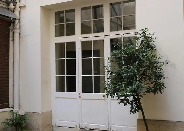 Le Cocon Perche Entre L'opera Et Les Tuileries